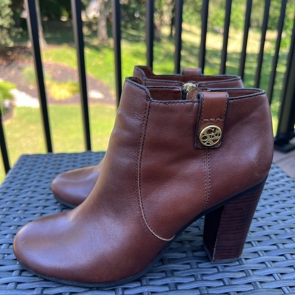 Coach women’s Tavi Brown leather round toe chunky heel booty shoes size 9.5 - Picture 3 of 16